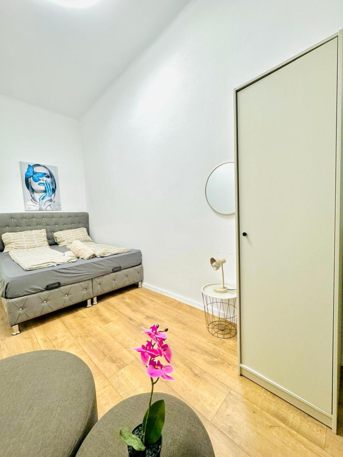 Cozy 9Br Shared Apartment, Only 12Min Walk To Augarten Wiedeń Zewnętrze zdjęcie